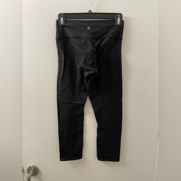 Lululemon reversible black/green cropped leggings with waistband pocket - Size 4 - Picture 2 of 12